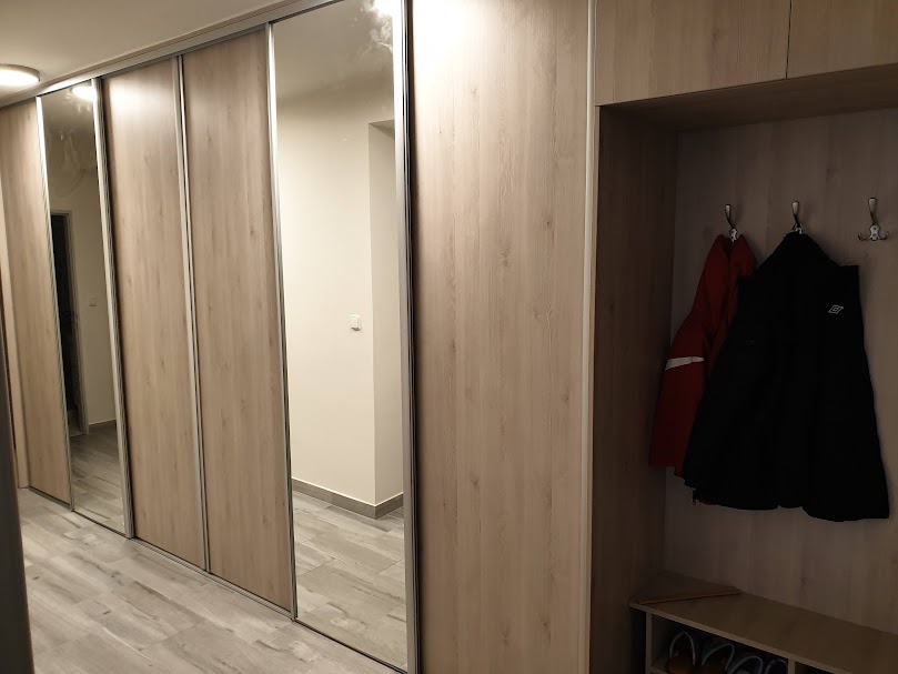 Vestavěné skříně